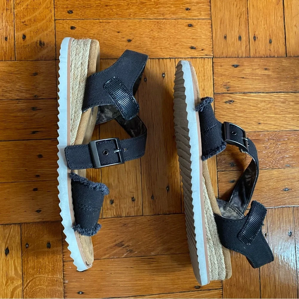 BOBS from Skechers' Black Memory Foam Sandals Size 8, Velcro top strap